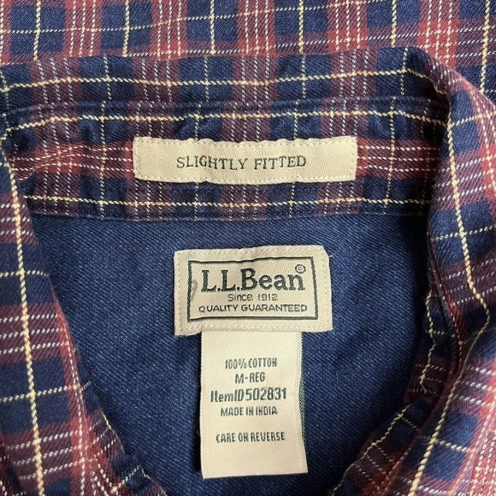 L.L. Bean Mens Flannel Shirt Navy/Red Plaid Pocket Outdoor M Slightly Fitted euc - Picture 3 of 6